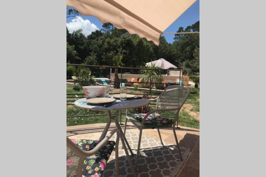Logement Attenant A Une Villa T2 Avec Terrasse . Besse-sur-Issole Екстер'єр фото