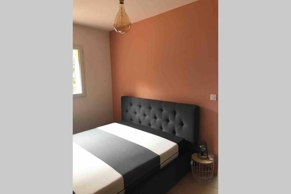 Logement Attenant A Une Villa T2 Avec Terrasse . Besse-sur-Issole Екстер'єр фото